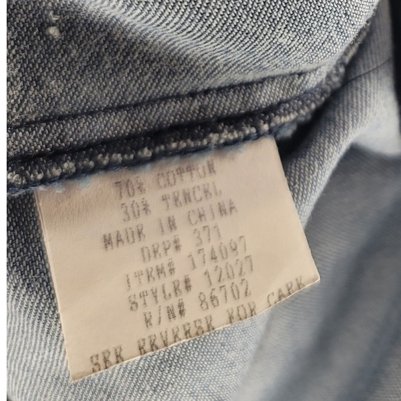 CYNTHIA MAX - Small Stylish Blue Denim Jacket - Picture 5 of 6